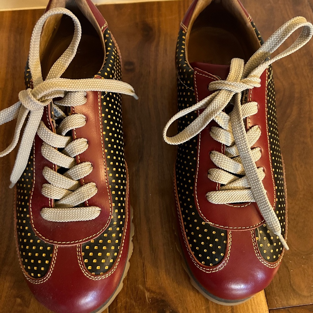 Dooney & Bourke women sneakers size 7.5